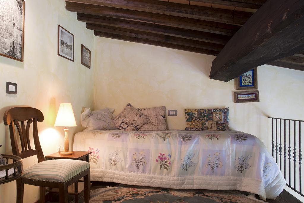 הוילה קאסטלמוזיו Casa Sandro A Podere Pascianella חדר תמונה