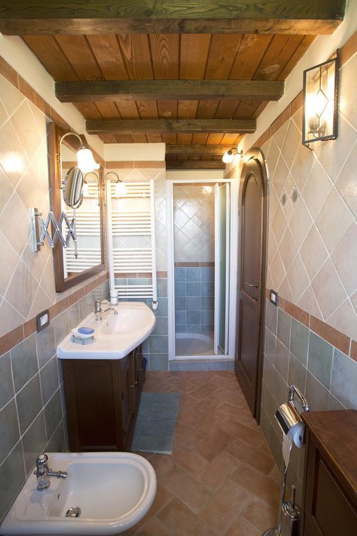 הוילה קאסטלמוזיו Casa Sandro A Podere Pascianella חדר תמונה