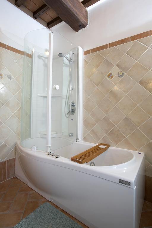 הוילה קאסטלמוזיו Casa Sandro A Podere Pascianella חדר תמונה