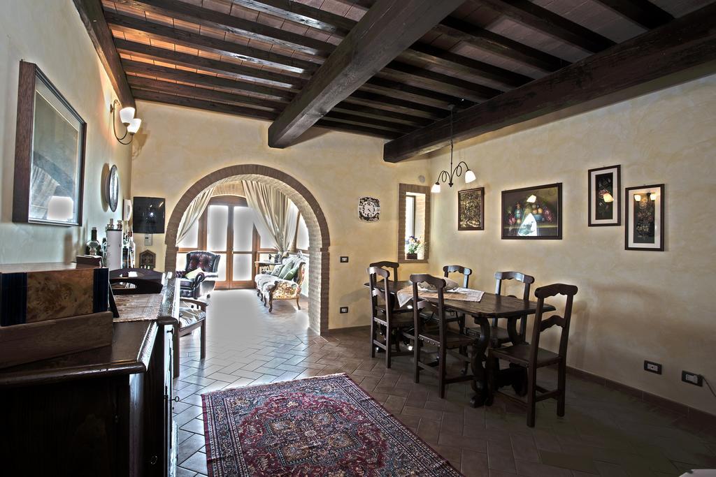 הוילה קאסטלמוזיו Casa Sandro A Podere Pascianella חדר תמונה