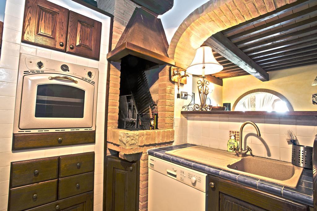 הוילה קאסטלמוזיו Casa Sandro A Podere Pascianella חדר תמונה